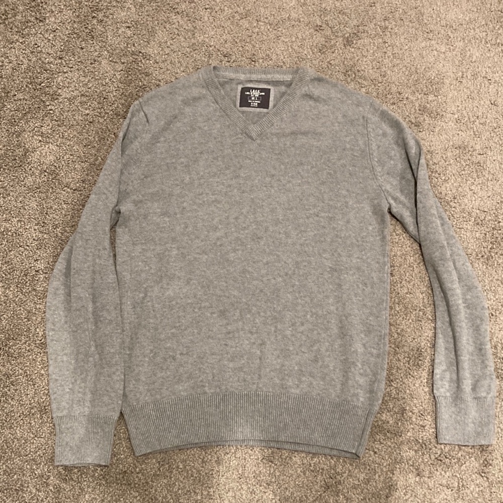 Mens H&M V neck sweater. Size large. Gray